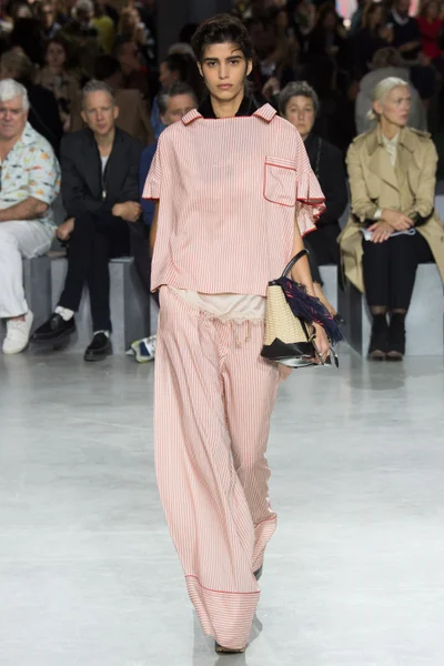 Look 11